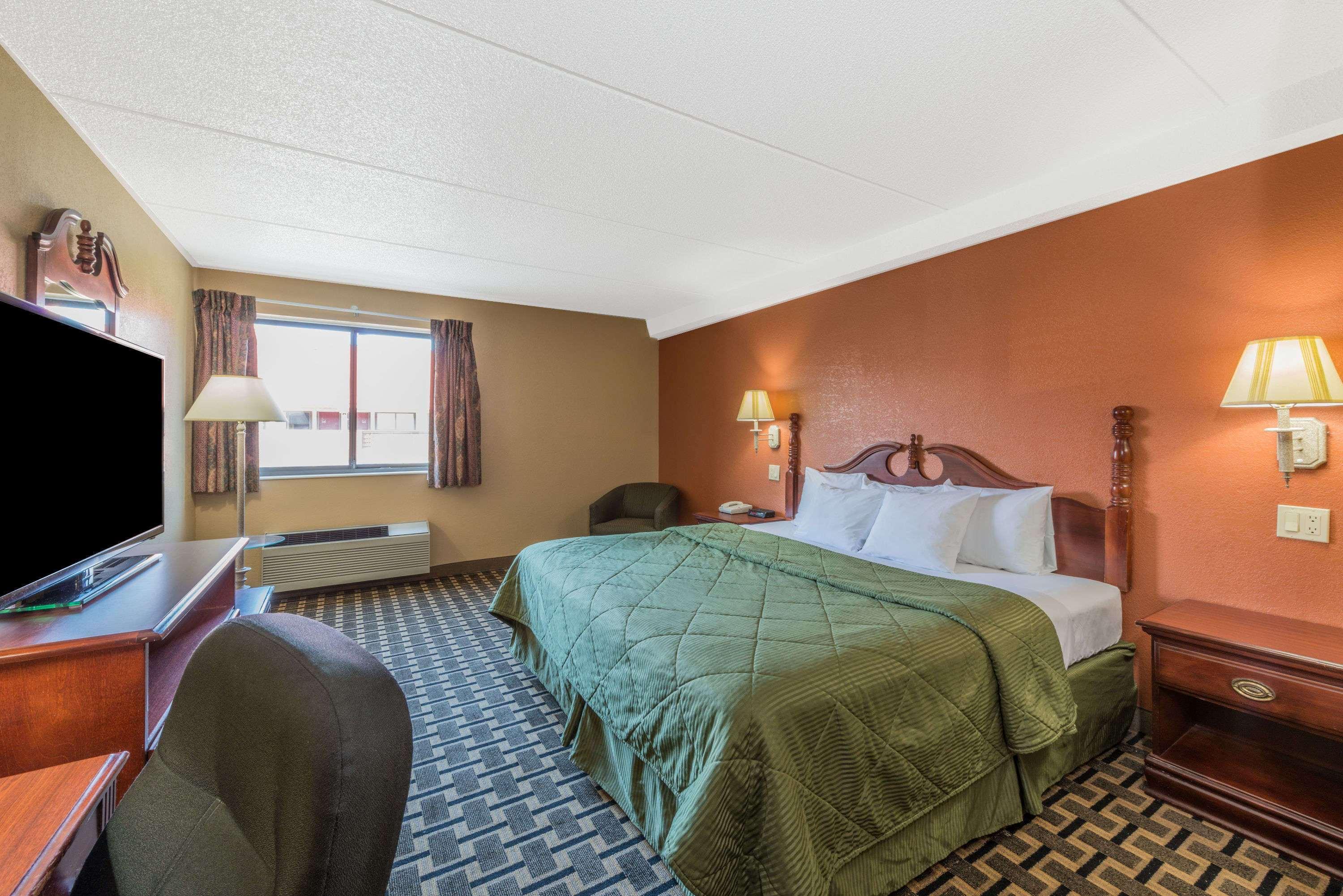 Days Inn By Wyndham Hurstbourne Louisville Exteriör bild