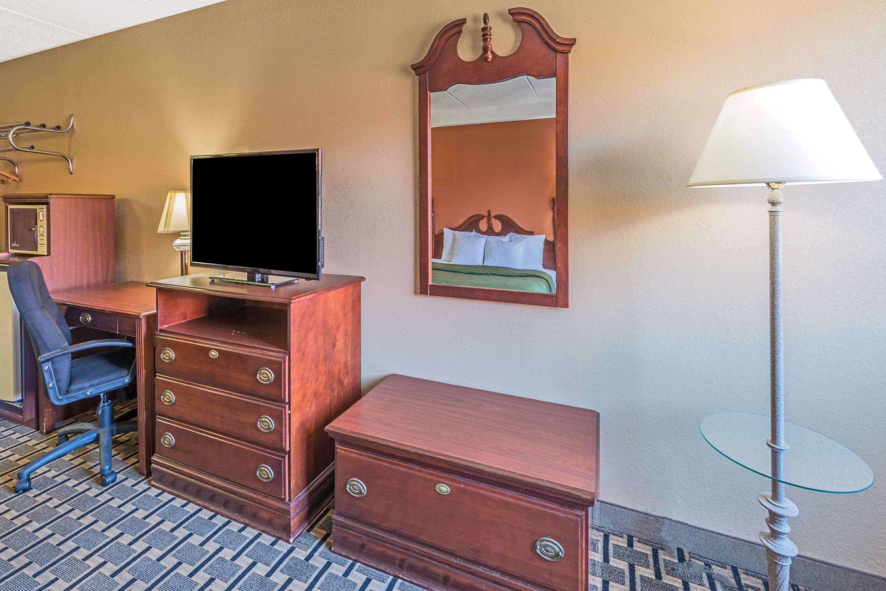 Days Inn By Wyndham Hurstbourne Louisville Exteriör bild